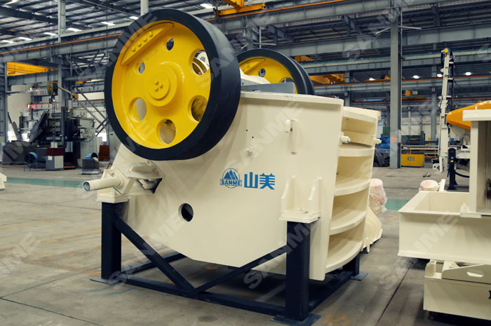 600顎式破碎機(jī) 600顎式破碎機(jī)