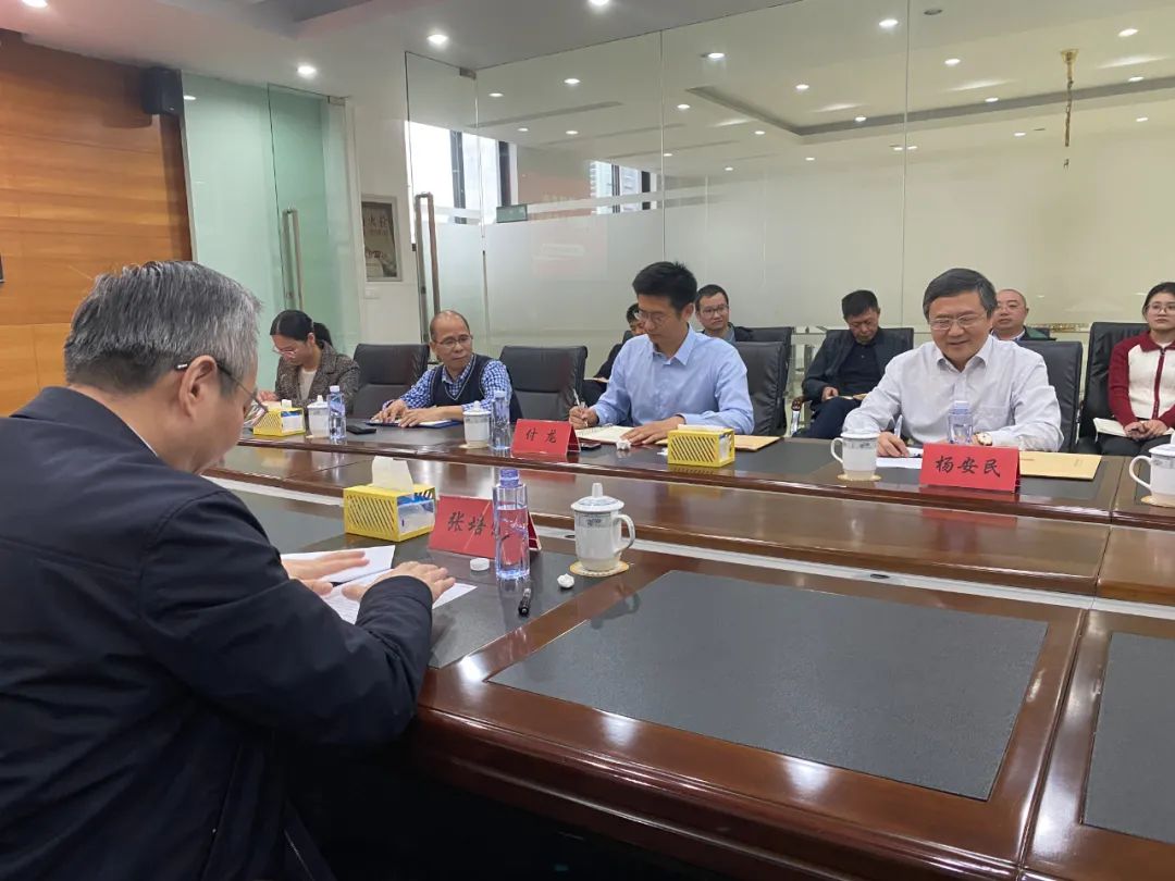 奉賢區人大常委會黨組書記、主任張培榮一行蒞臨上海山美股份開展“優環境、穩經濟”大走訪大調研